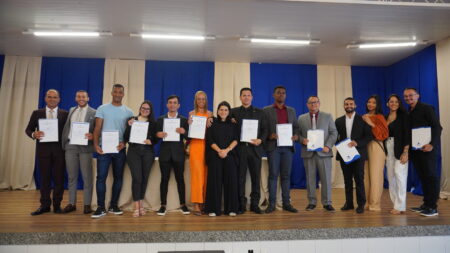 Estudantes de Direito da participam de solenidade de assinatura de ata