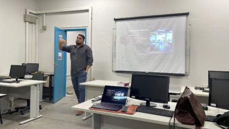 Coordenador dos cursos de Comunicação ministra workshop sobre IA na UEFS