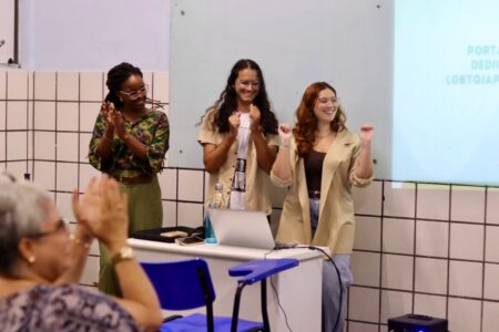 Egressos de Jornalismo apresentam trabalho sobre comunidade LGBTQIAPN+ no ENECULT
