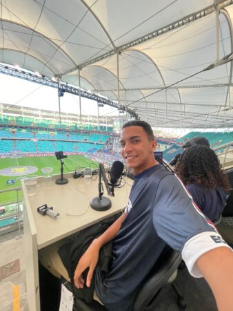 Estudante de Jornalismo da UniFat se destaca como narrador esportivo