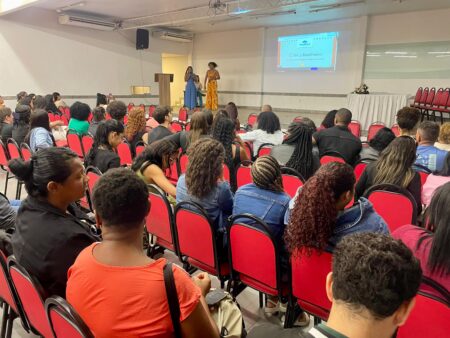 Seminário de Integração promove troca de experiências entre futuros pedagogos na UniFat