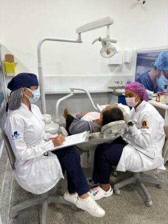 Clínica de Odontologia promove aula prática de Estomatologia e Patologia Oral