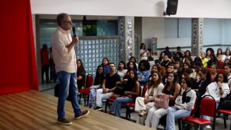 UniFat promove recepção aos calouros do semestre 2025.2