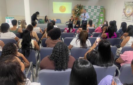 Estudantes de Estética e Cosmética da UniFat prestigiam evento do NEFS