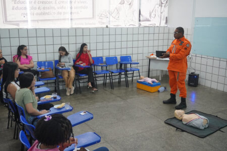 Futuros dentistas aprendem técnicas de Primeiros Socorros