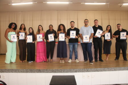 UniFat realiza entrega de certificados aos formandos de Comunicação