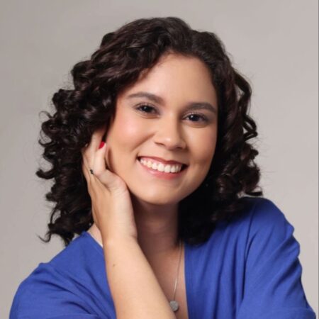 Egressa do curso de Publicidade e Propaganda é aprovada em mestrado