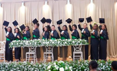 Noite de celebração marca formatura de Gastronomia na UniFat