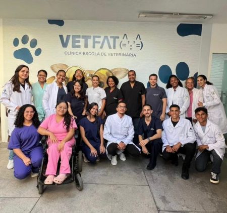 Aula inaugural de Medicina Veterinária aproxima calouros da prática clínica