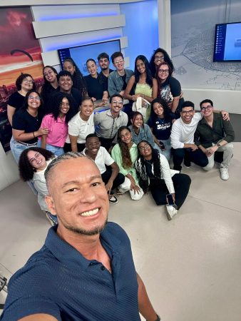 Alunos de Jornalismo realizam visita técnica à TV Subaé
